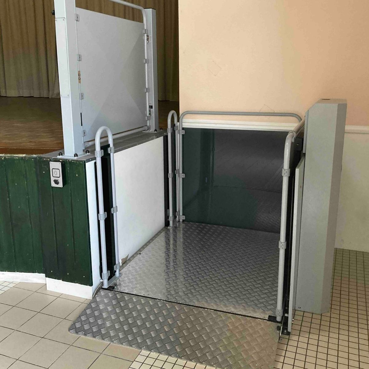 Élévateur pour fauteuil roulant
